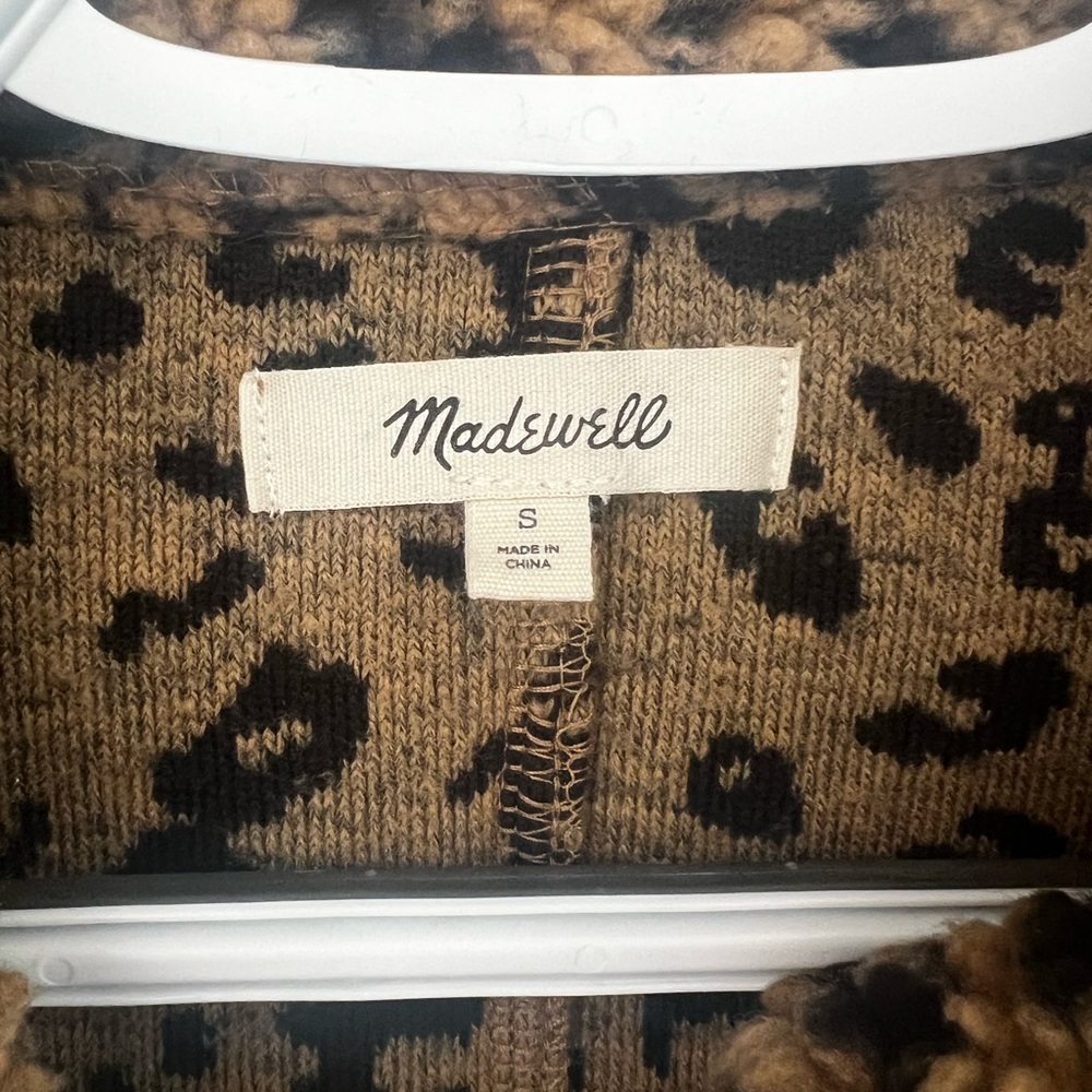 Chic Leopard Print Jacket - Picture 3 of 3